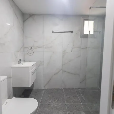 Gold Emerging Ltd Apart 5 Apartment *
